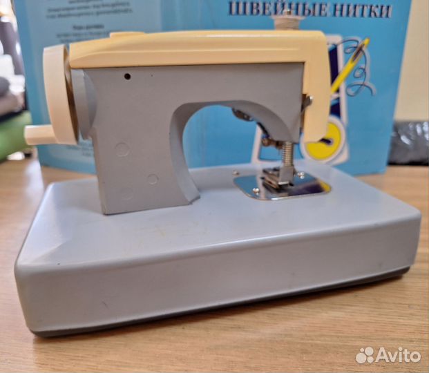Детская швейная машинка