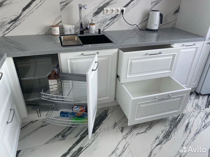 Кухня угловая с подсветкой