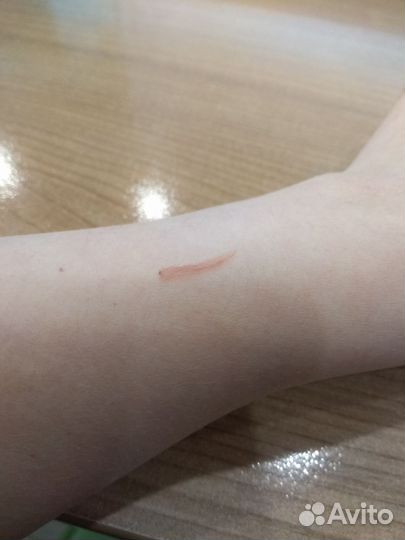 Карандаш для губ, помада, точилка