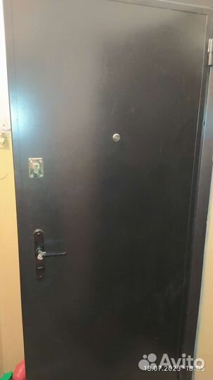 Дверь входная металлическая б/у