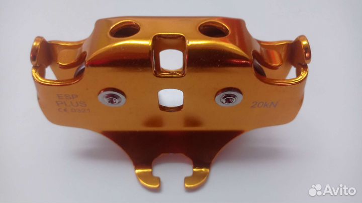 Ролик двухосевой с карабином