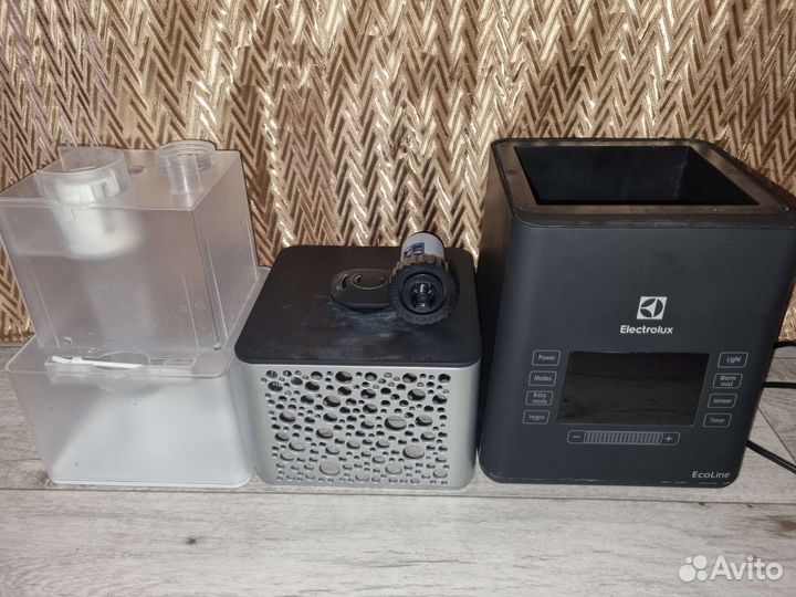 Увлажнитель воздуха Electrolux EHU-3710D