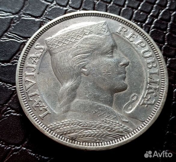 Монета 5 лат серебро