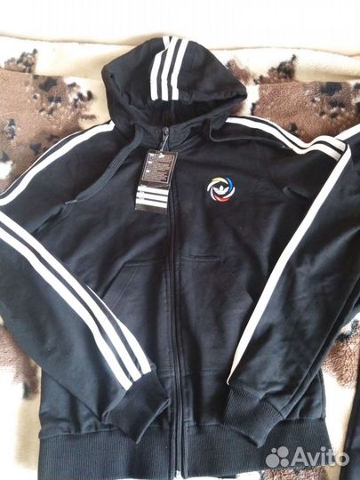 Костюм спортивный