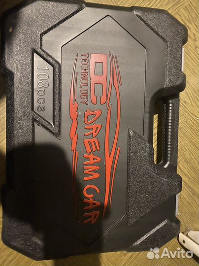 Набор инструментов для авто в чемодане