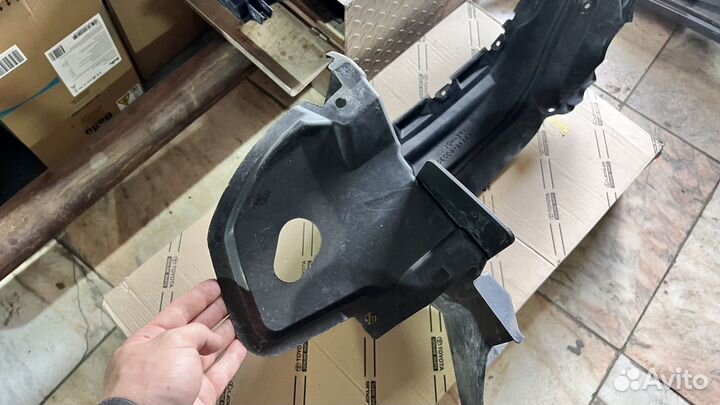 Подкрылок перед левый Toyota Land Cruiser 200 15