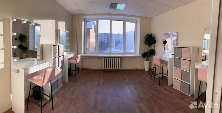 Рабочее место для мастера бровиста