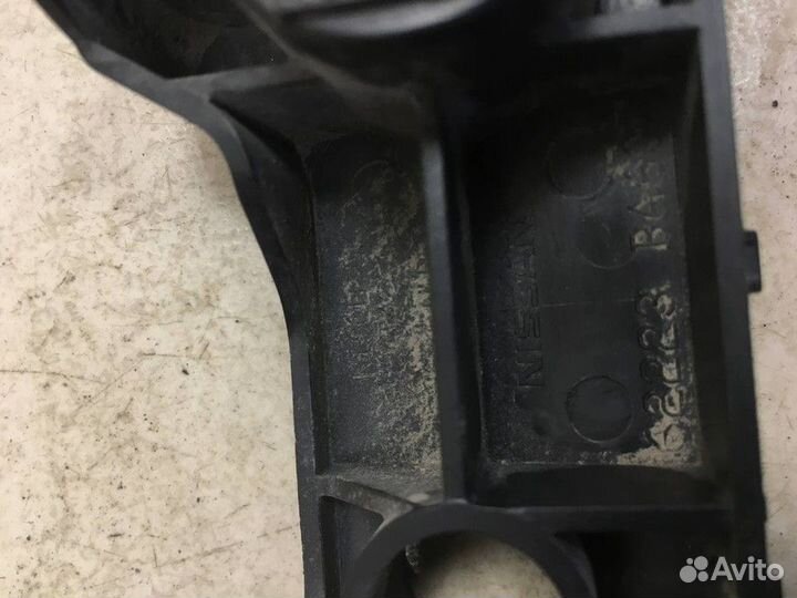 Направляющая переднего бампера левая Nissan Juke