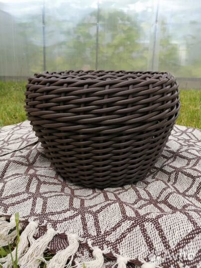 Кашпо из искусственного ротанга