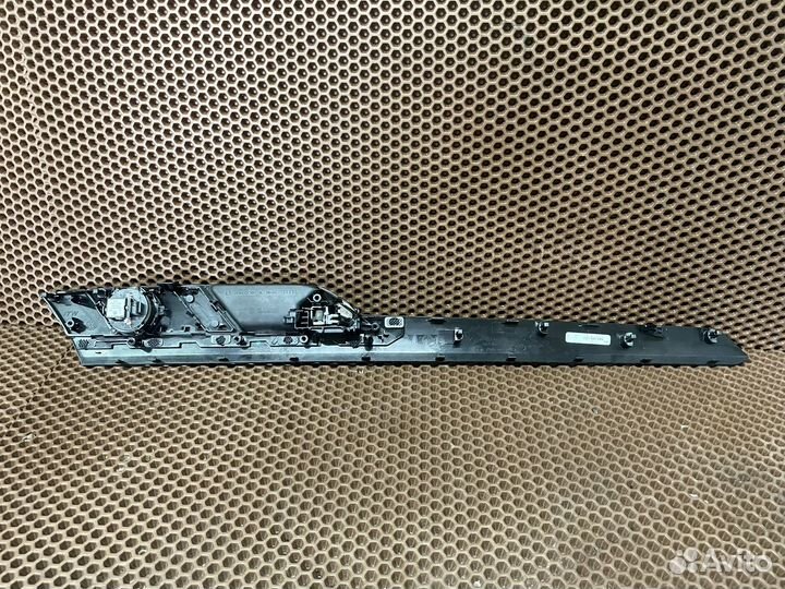 Накладка двери передней левой VW Passat B8