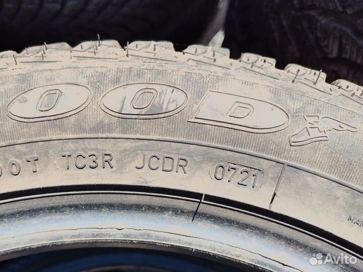 Goodyear UltraGrip Ice+ 215/55 R17