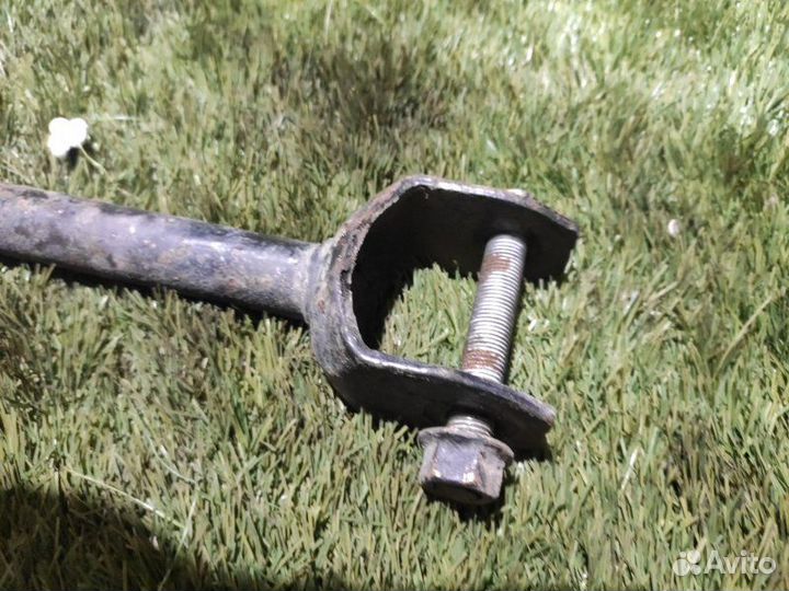 Тяга поперечная задняя правая Toyota Mark 2