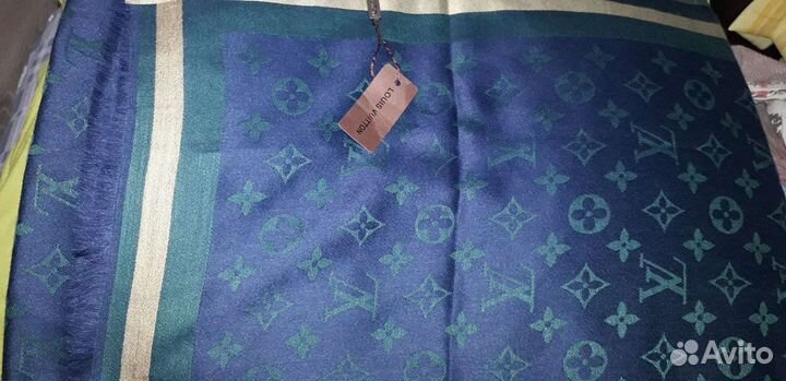 Шарфы и палантины новые