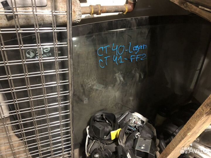 Заднее стекло Рено Логан 1