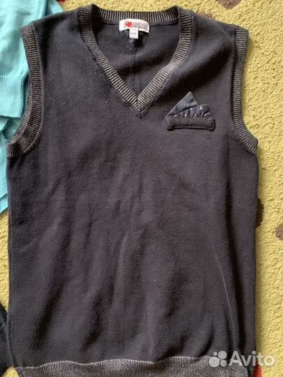 Пуловеры и жилетка д/мальчика - пакетом