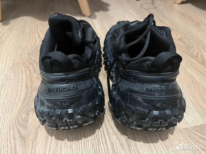 Balenciaga defender