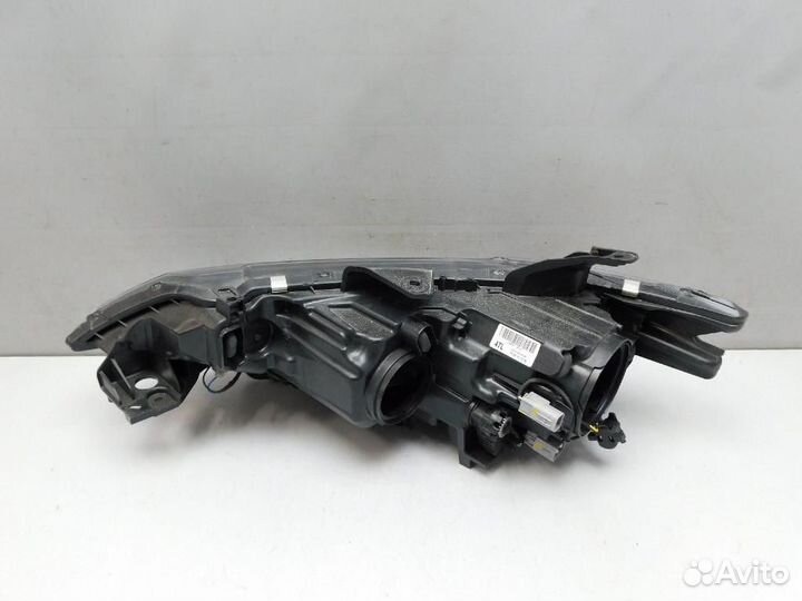 Фара правая Mitsubishi Outlander