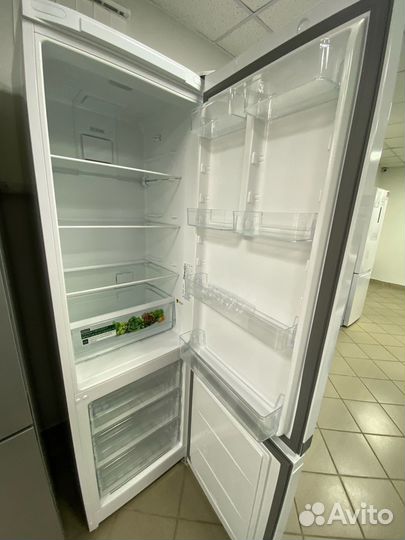 Холодильник Hotpoint HTS 5200 W(Т)