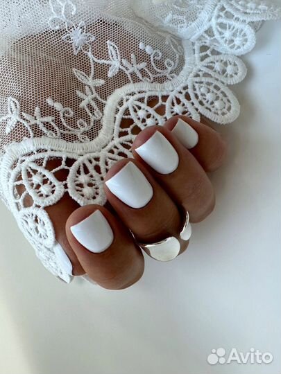 Маникюр Педикюр в студии