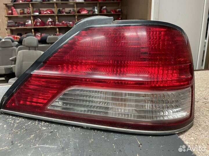 Фонарь задний Nissan Cedrik Y33