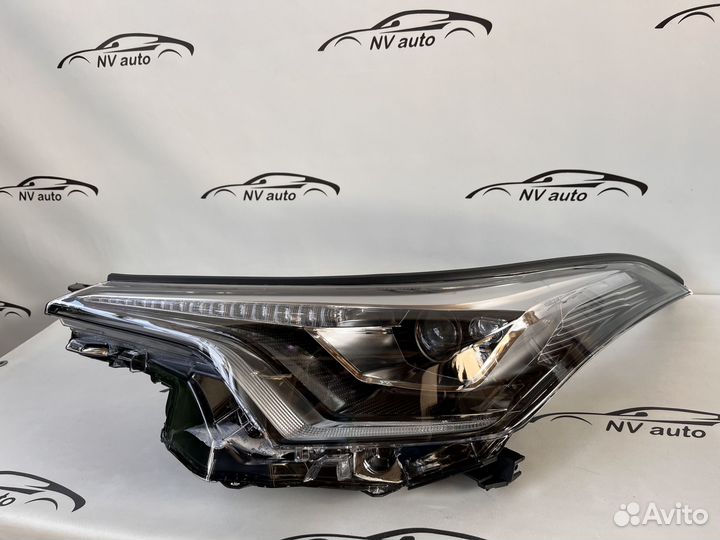 Toyota C-HR фара передняя левая ксенон 16-19