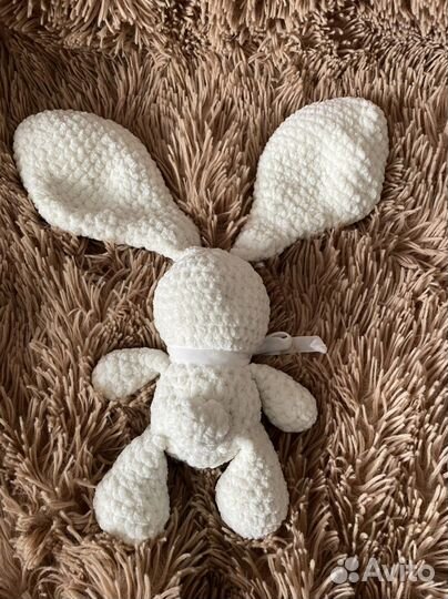 Вязаные игрушки ручной работы Зайка