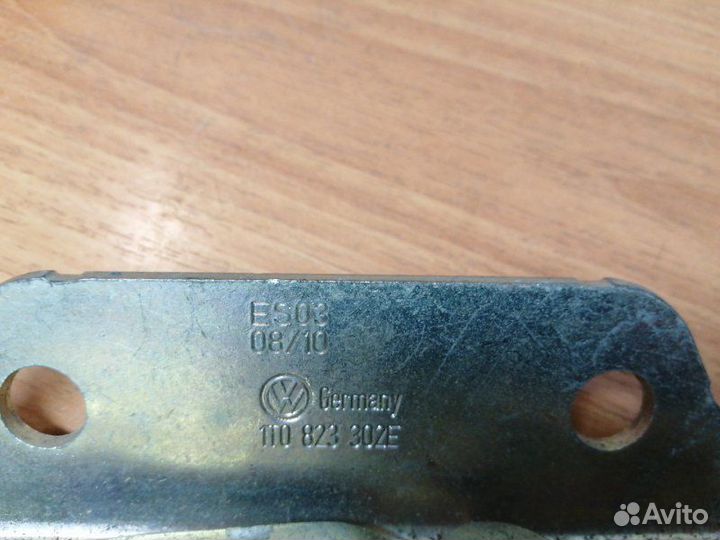 Петля капота правая Volkswagen Caddy 3 2004-2015