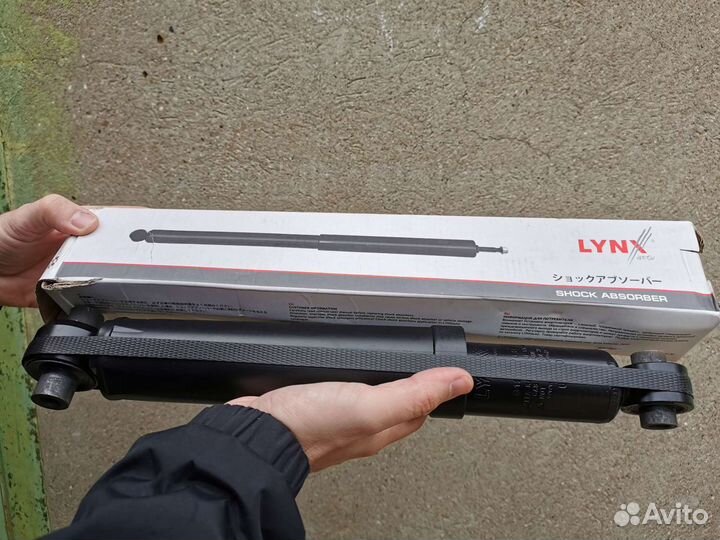 Амортизатор задний (один) на Nissan Qashqai 07),X