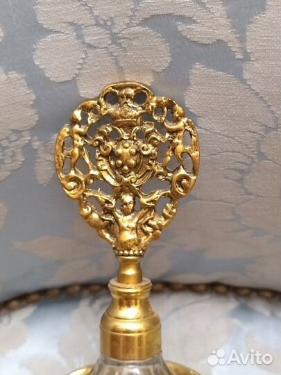 Флакон антикварный с путти