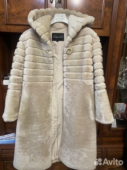 Шуба из натурального меха астраган