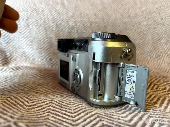 Винтажный Olympus camedia C-145