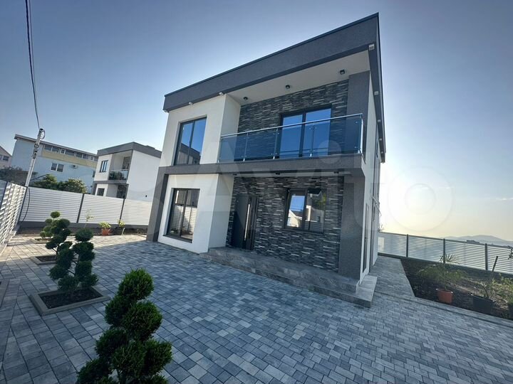 Дом 200 м² на участке 5 сот.