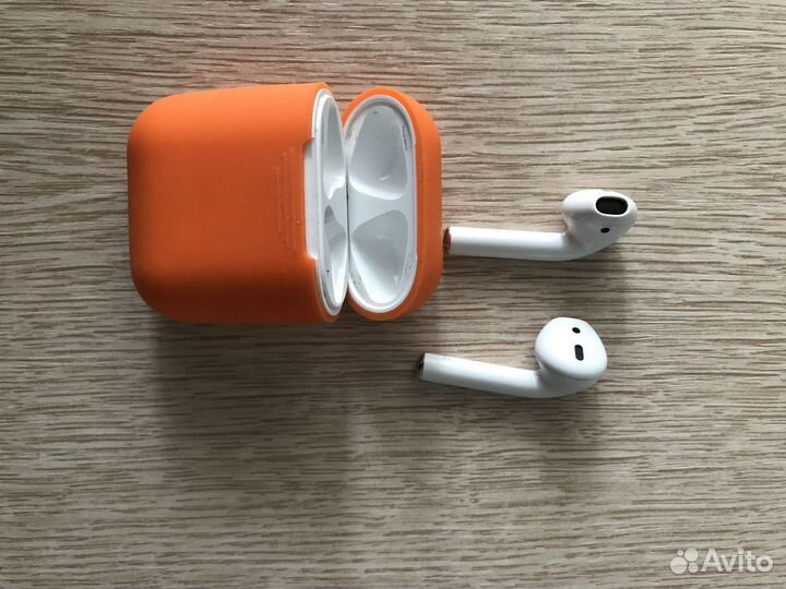 Наушники Apple AirPods, with Wireless ChargingCase