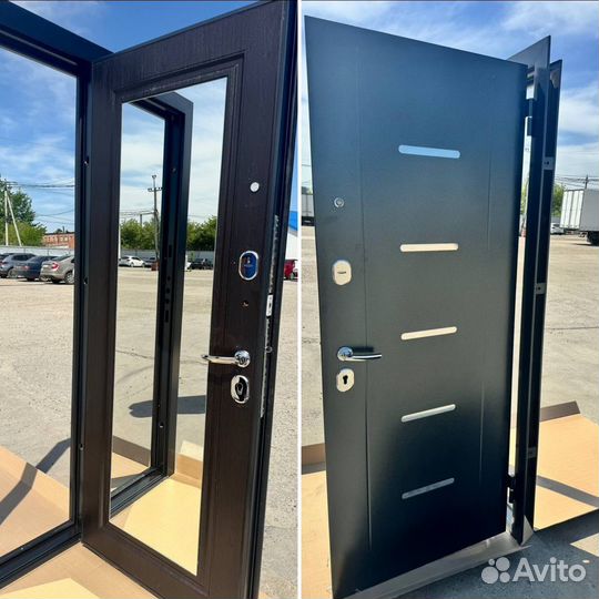 Дверь входная металлическая с зеркалом новая