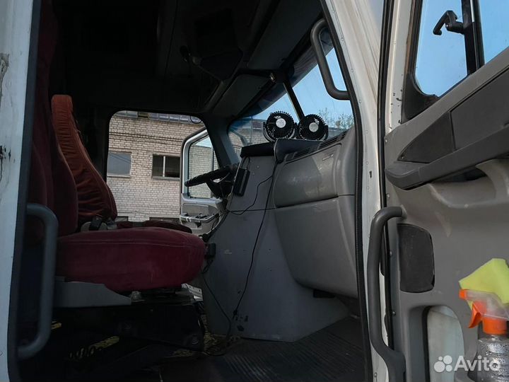 Freightliner Columbia с полуприцепом, 2001