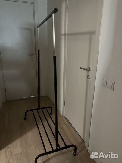 Напольная вешалка для одежды