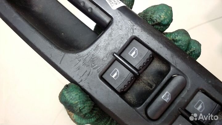 Кнопка стеклоподъемника Volkswagen Golf 4, 2001