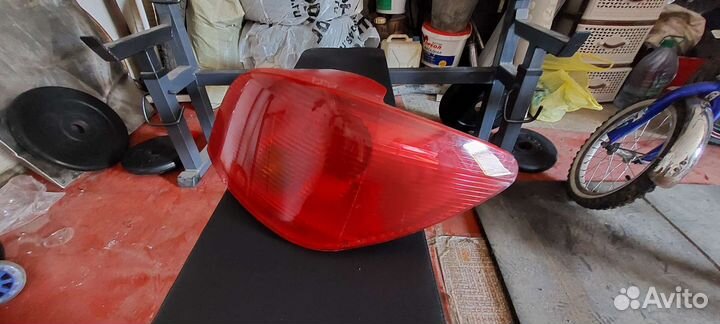 Фонарь задний правый на peugeot 307 дорест