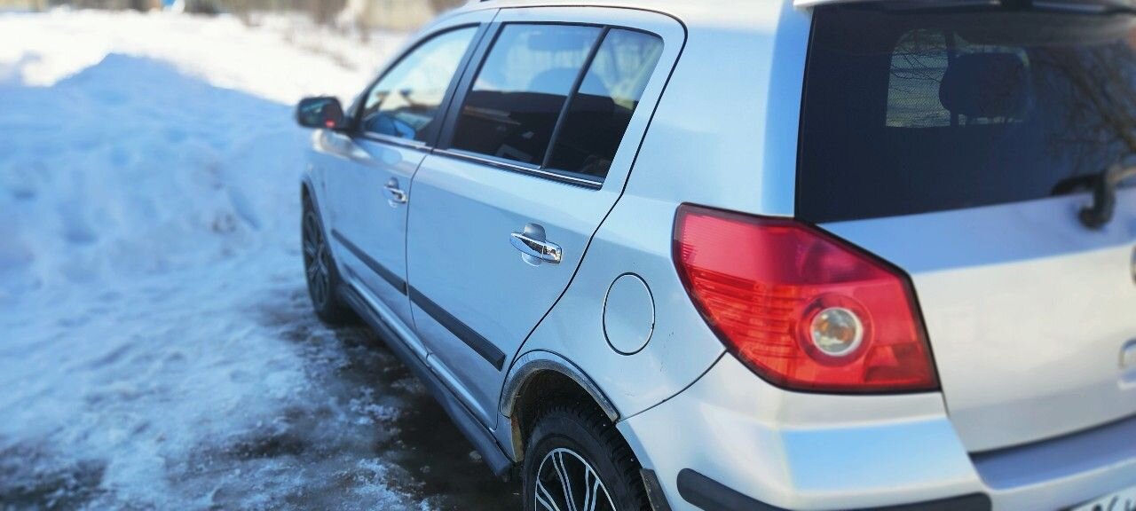 Geely MK Cross: фото владельца