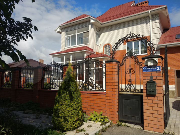 Коттедж 393 м² на участке 15 сот.