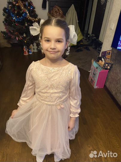Красивое платье для девочки 128 см