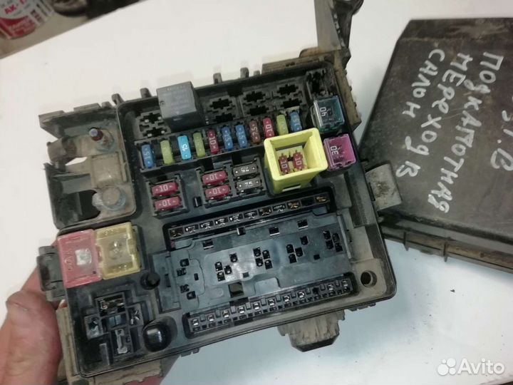 Блок предохранителей Mitsubishi Lancer 9 1.3