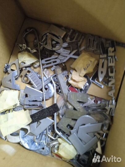 Значки,эмблема на автомобиль