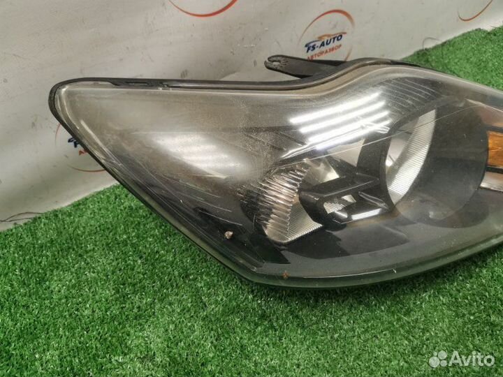 Фара галогеновая передняя правая Ford Focus 2