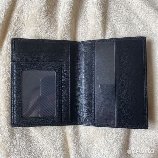 Черная обложка на паспорт