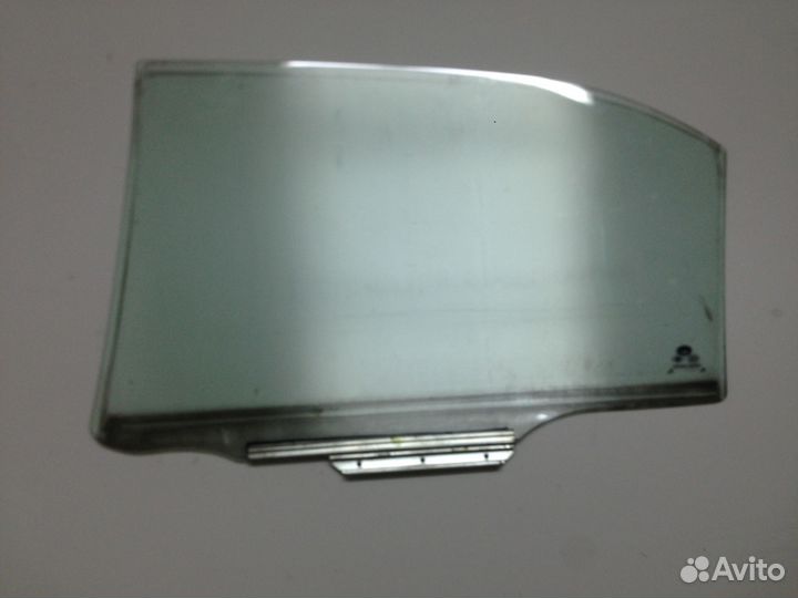 Стекло задней правой двери на бид Ф3