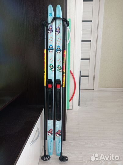 Беговые лыжи, детские с палками в отл. состоянии