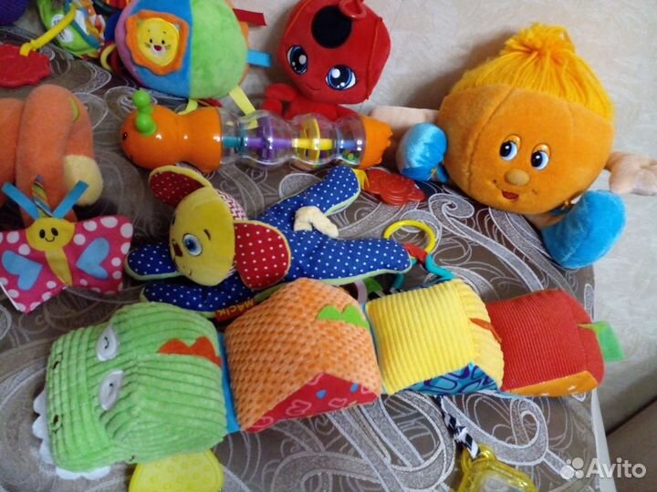 Игрушки развивающие малышам