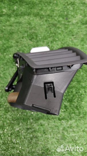 Дефлектор торпедо левый Volvo XC90 2006