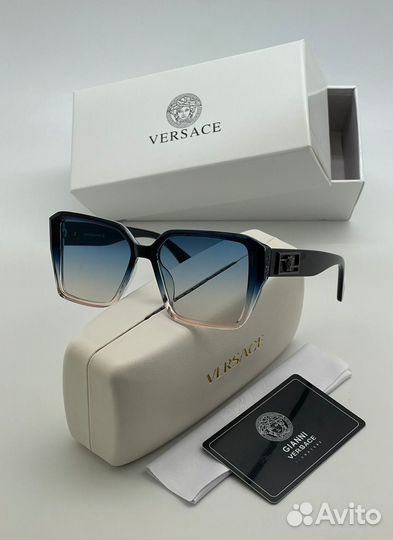 Солнцезащитные очки versace